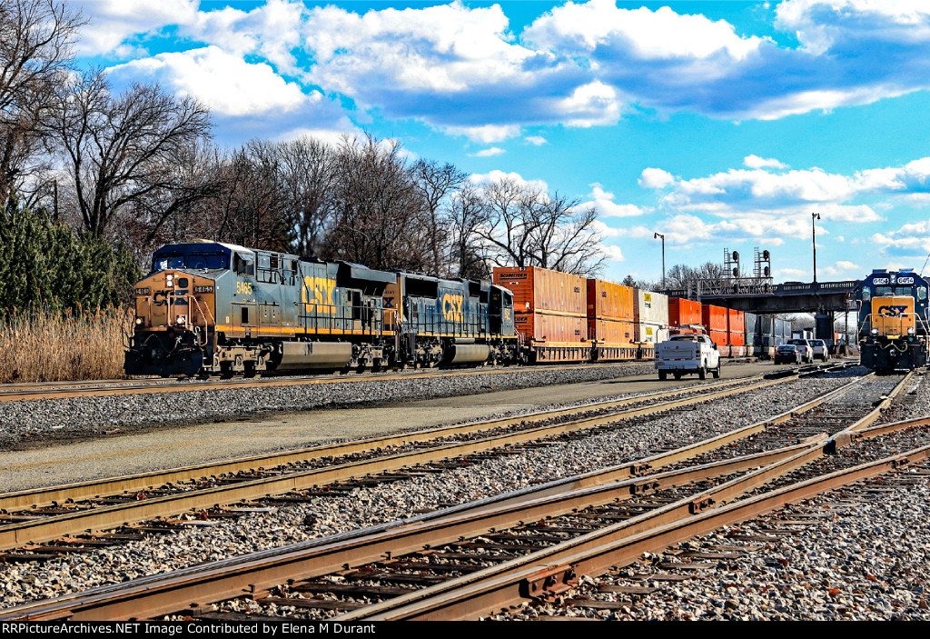 CSX 5465 on I-157